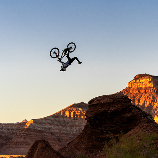 DEITY（ディエティー）