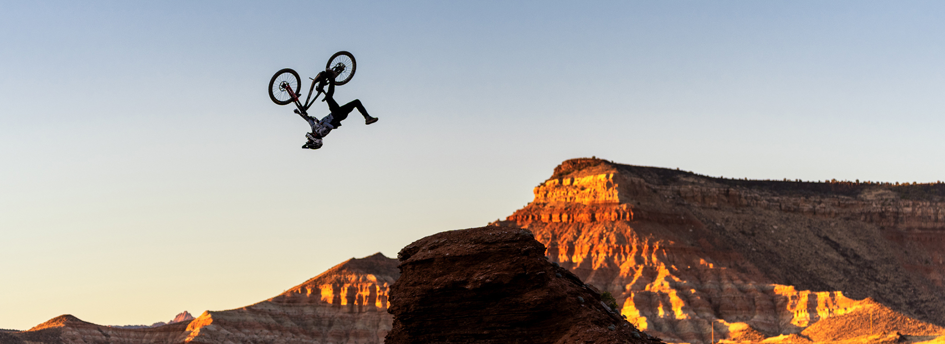 DEITY（ディエティー）