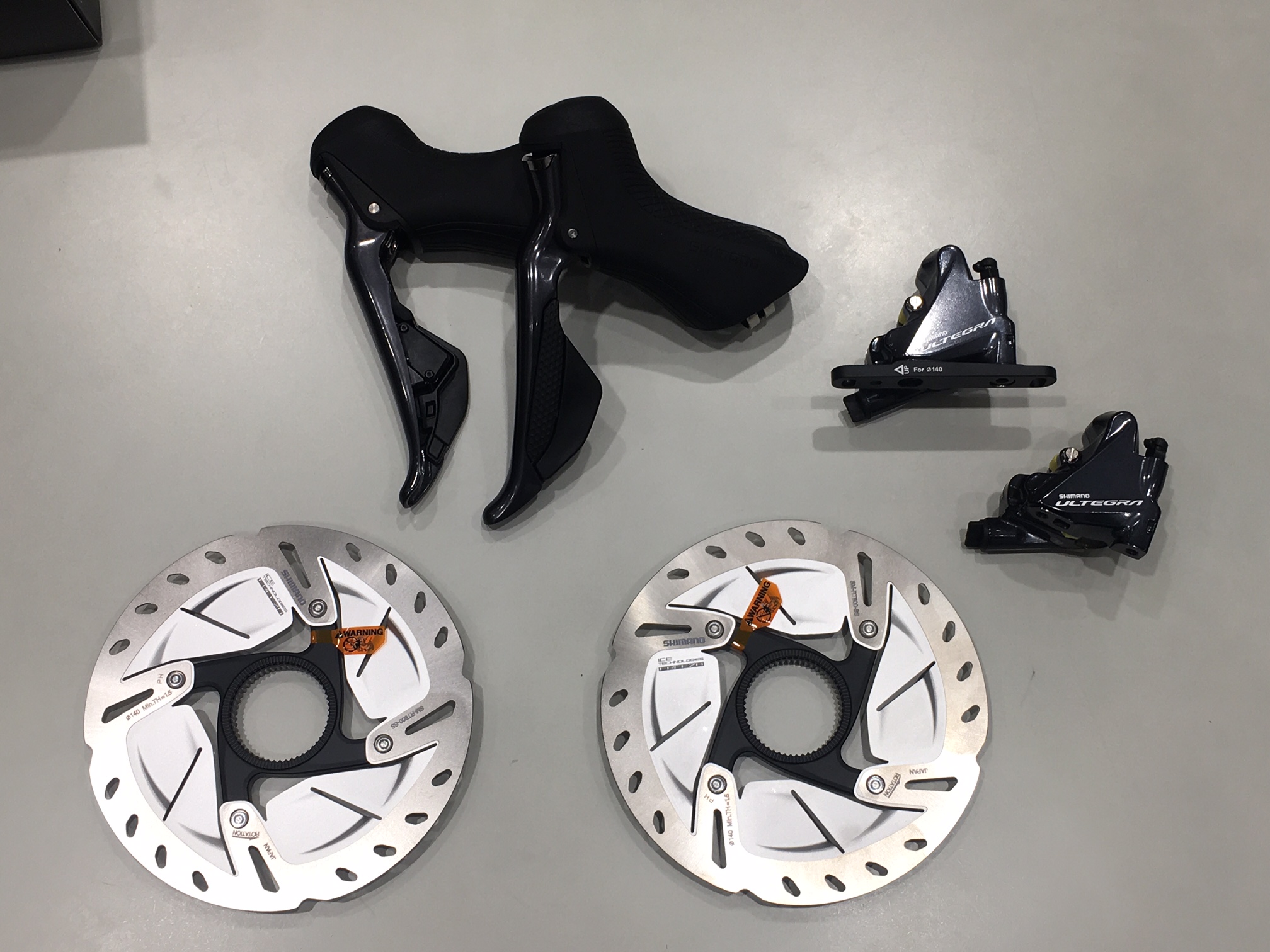 SHIMANO ( シマノ ) R8025 ULTEGRA ( アルテグラ ) ディスク